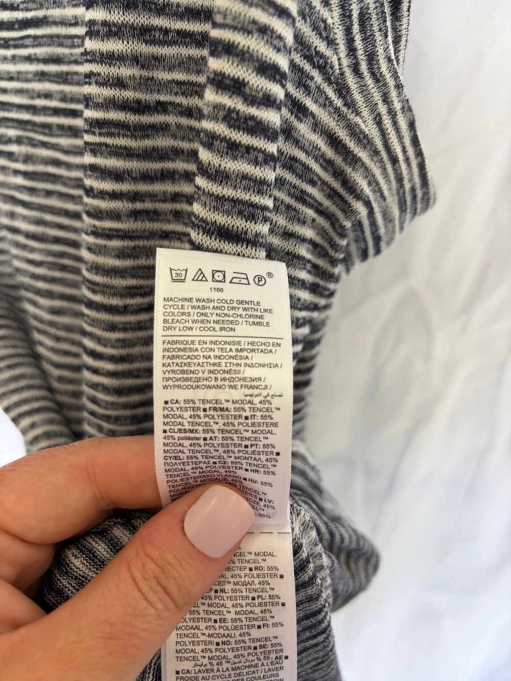 Athleta Breezy Navy & White Striped Sleeveless Tank - XL - Picture 5 of 12